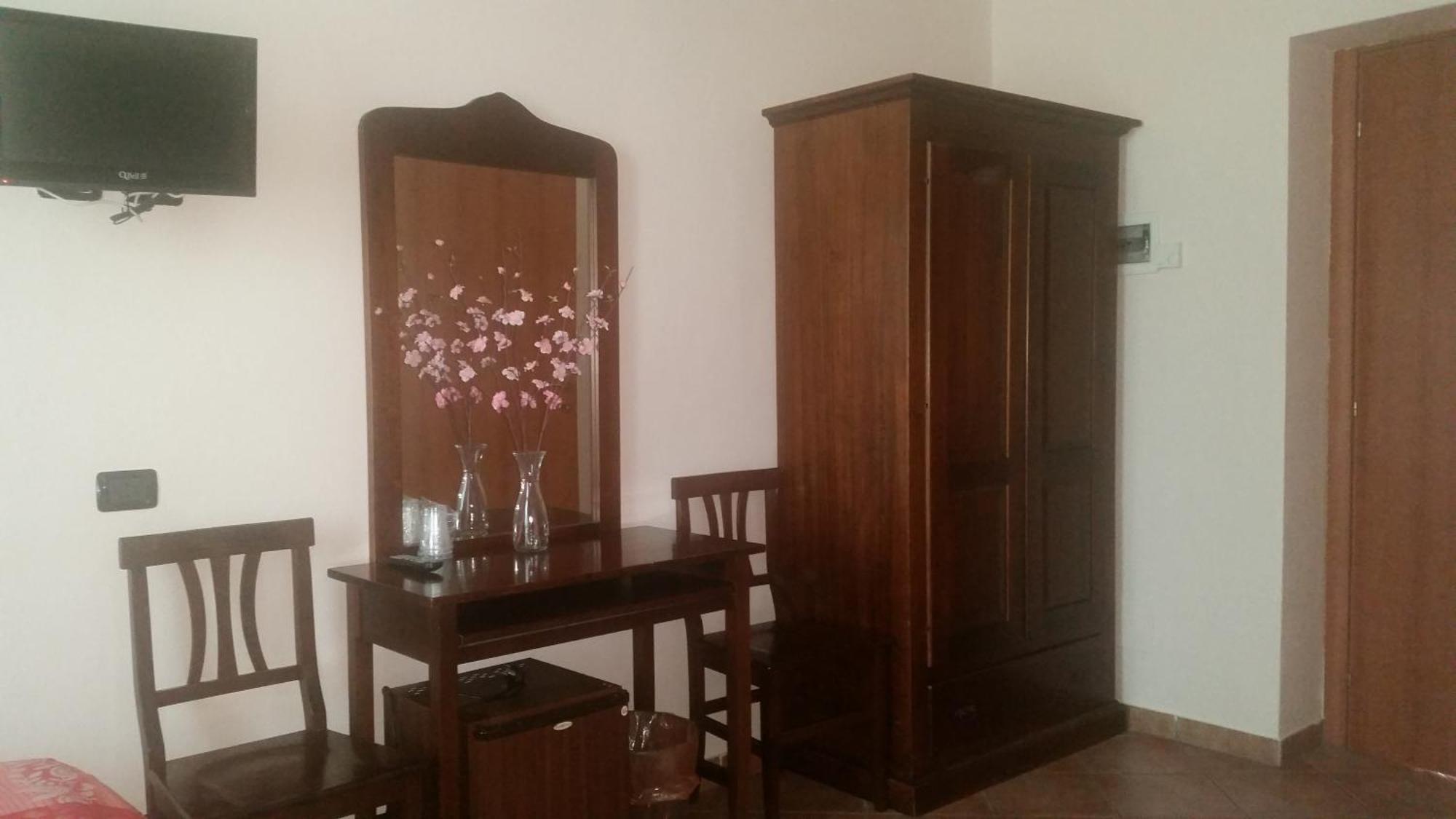 Hotel La Pendola Ozzero Pokoj fotografie