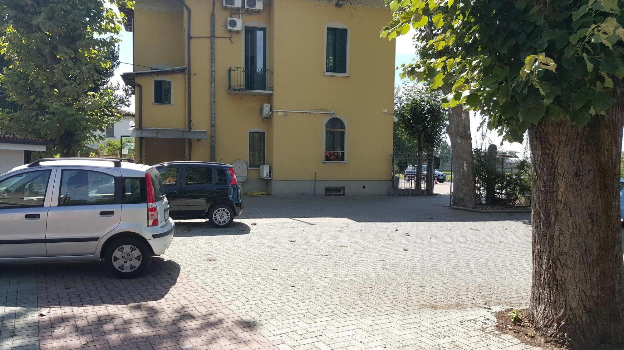 Hotel La Pendola Ozzero Exteriér fotografie
